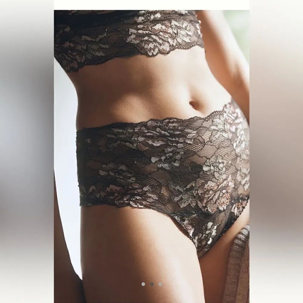 Under protection Naya High String Briefs - Picture 2 of 3